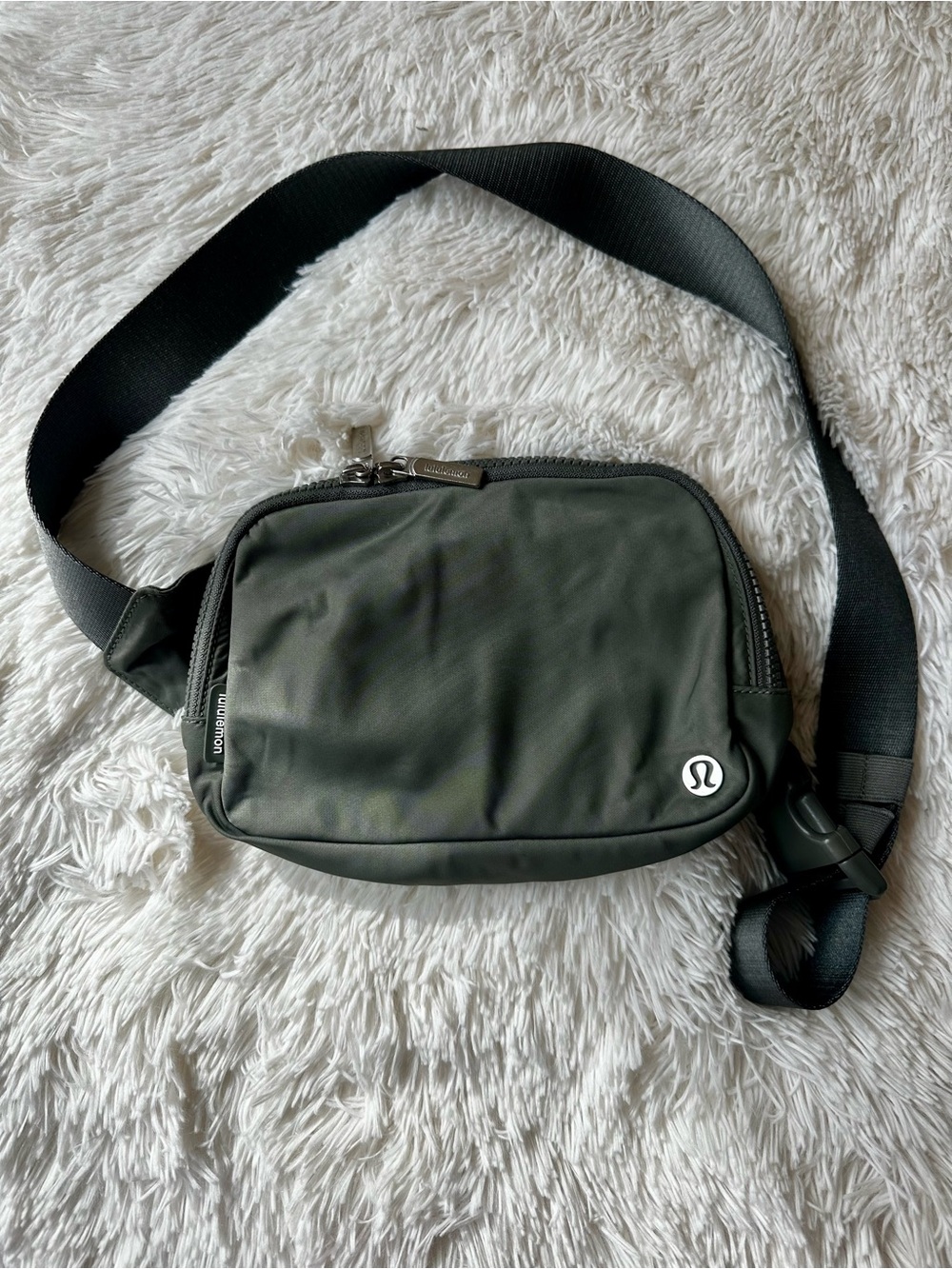 Lululemon Olive Green Everywhere Belt Bag Crossbody Adjustable Strap Zip Pockets